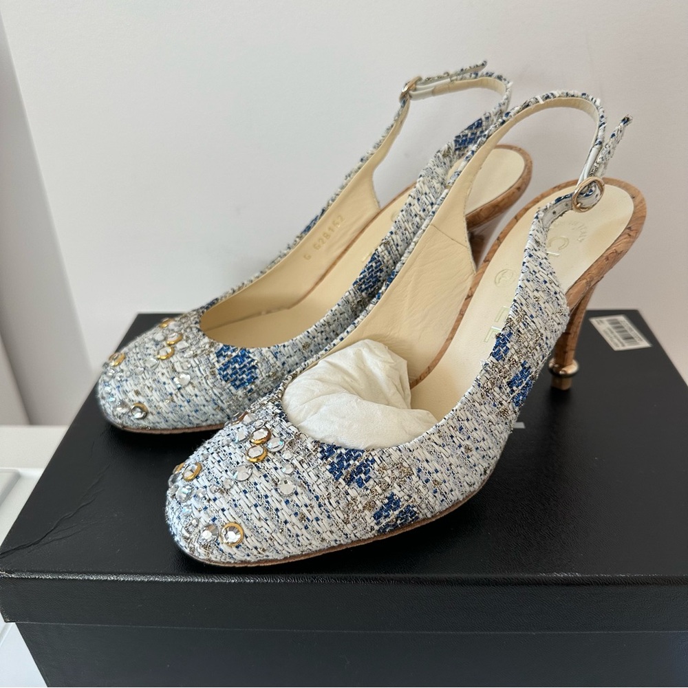 CHANEL Blue and Cream Tweed Slingback Heels